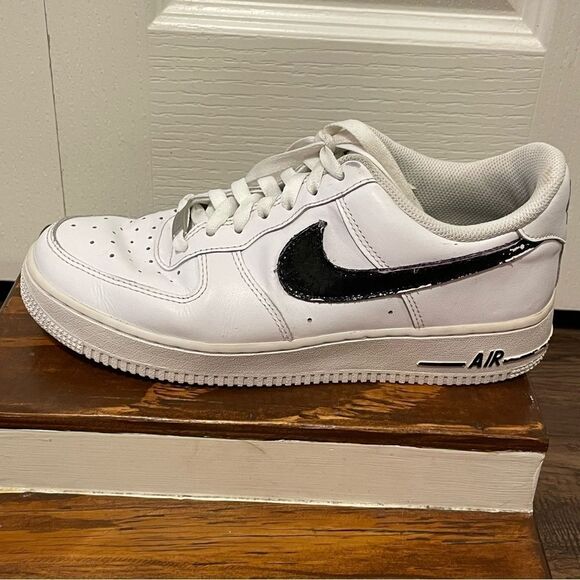 Nike Air Force 1 Men’s White With Black Stripe Size 7 main image 5
